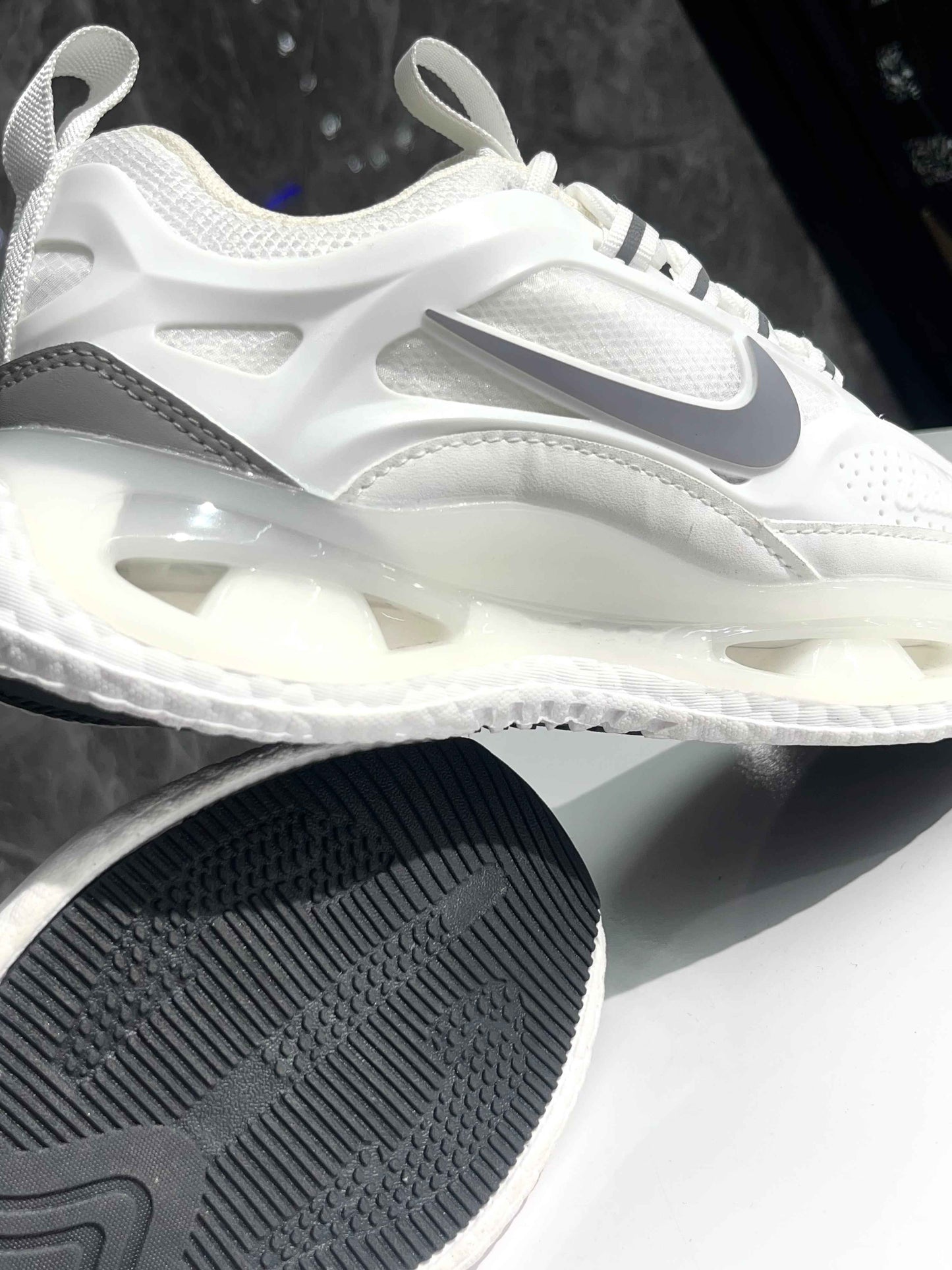 Nike Bailleli (White)