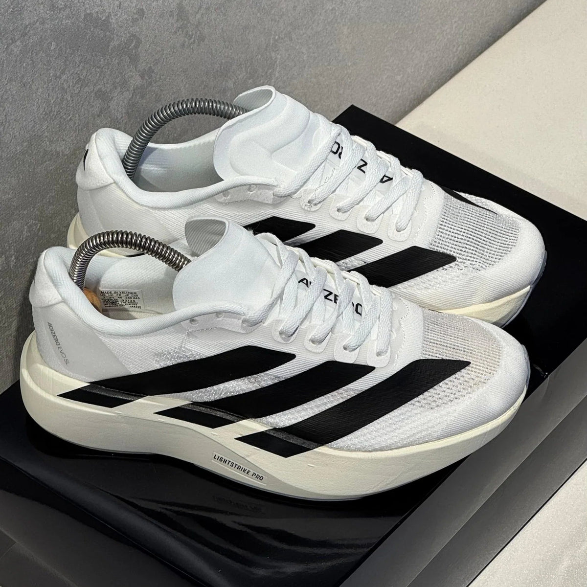 Adizero Blanca
