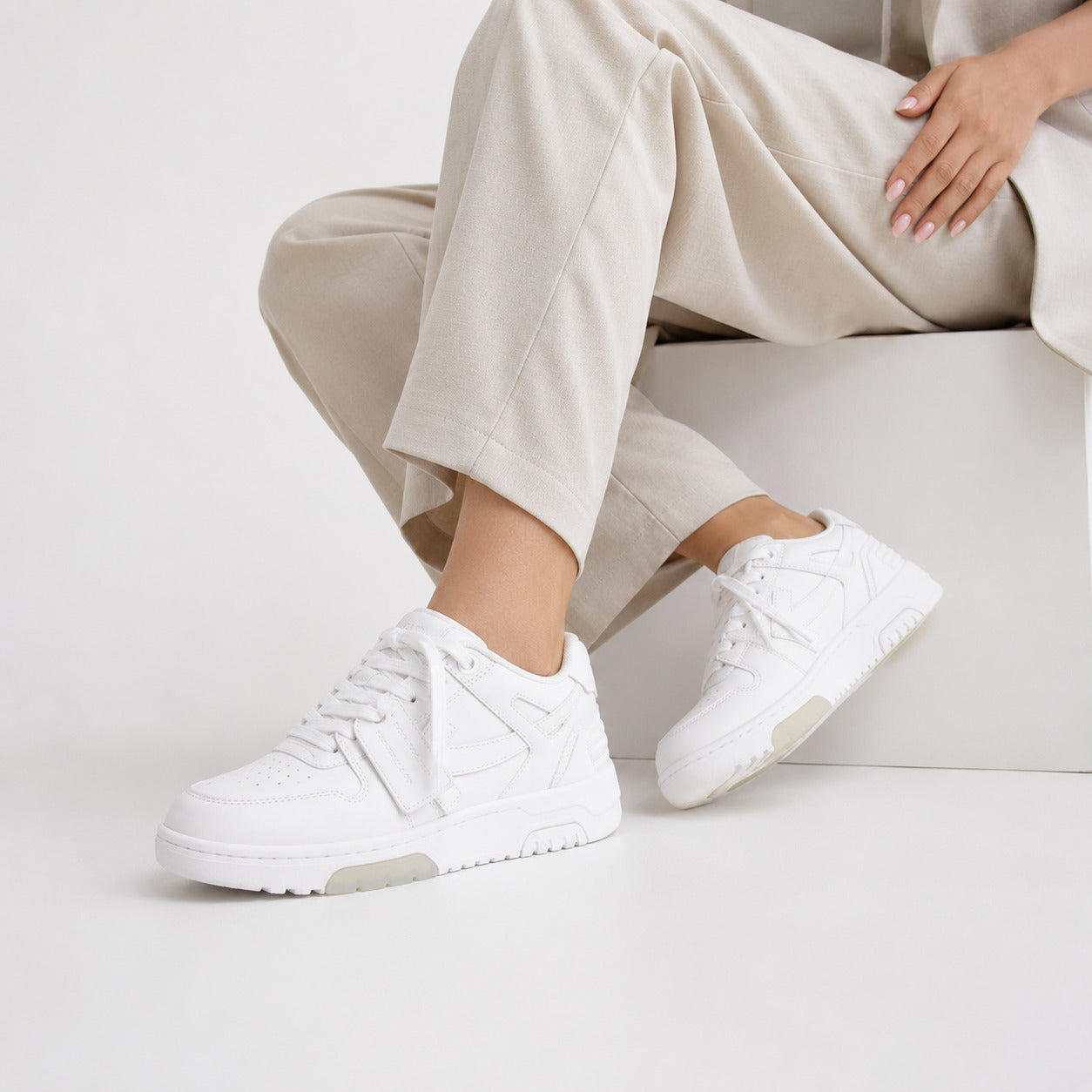 Off White Out Office Blanco