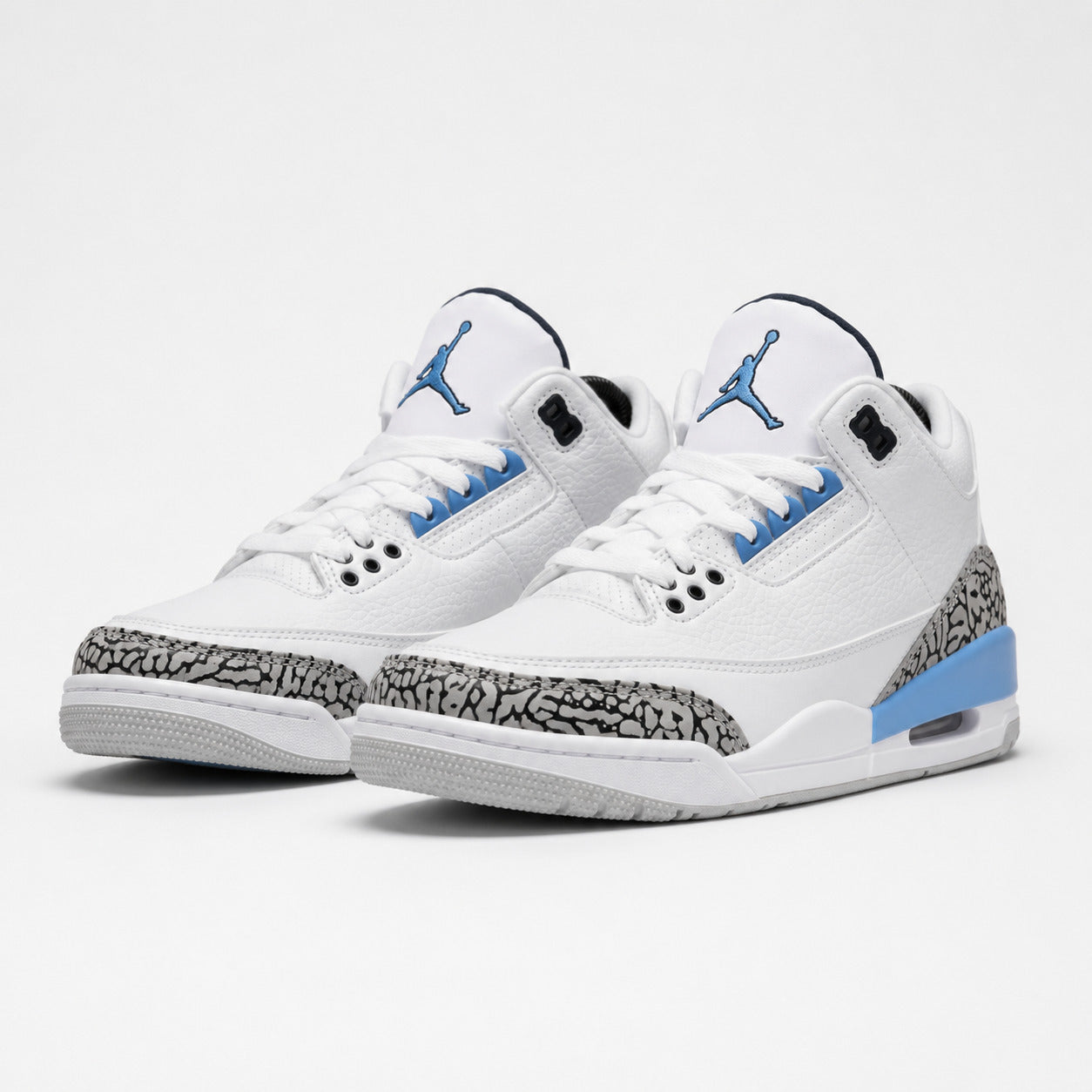 Air Jordan 3 UNC